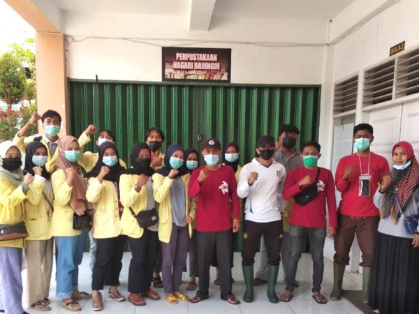 PENYEMPROTAN DESINFEKTAN BERSAMA MAHASISWA