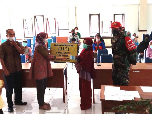 PENYERAHAN BLT DANA DESA/NAGARI BARINGIN TAHUN 2021