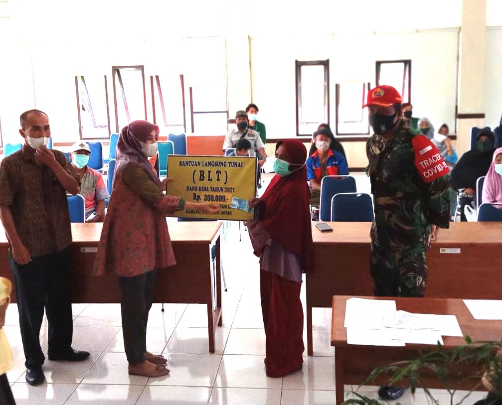 PENYERAHAN BLT DANA DESA/NAGARI BARINGIN TAHUN 2021