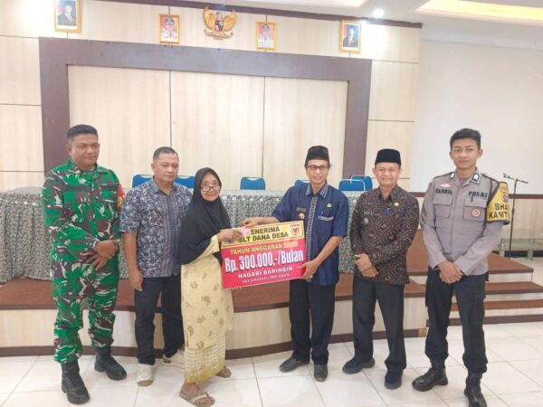 Penyerahan BLT Triwulan Terakhir Tahun 2025