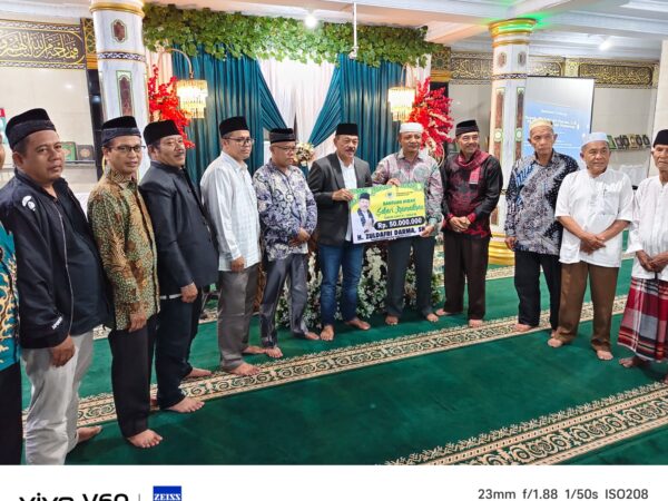 RAA Dt.Peto Kayo mengiringi Kegiatan Safari Ramadhan H.Zuldafri Darma, S.H